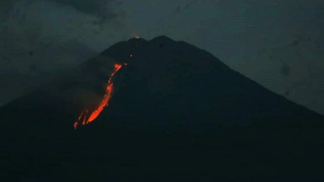 Gunung Semeru Meletus, Lava dari Kawah Jonggring Saloko Terus Mengalir