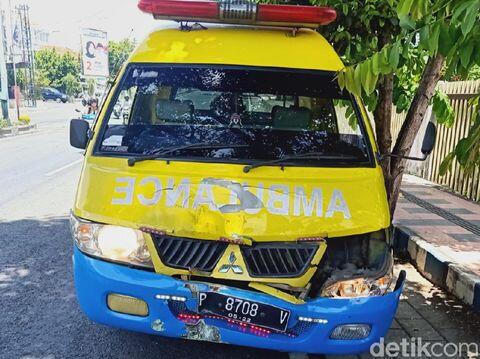 Ambulans Lawan Arah Bawa Pasien, Malah Menabrak Motor Polisi! Siapa Yang Salah? 