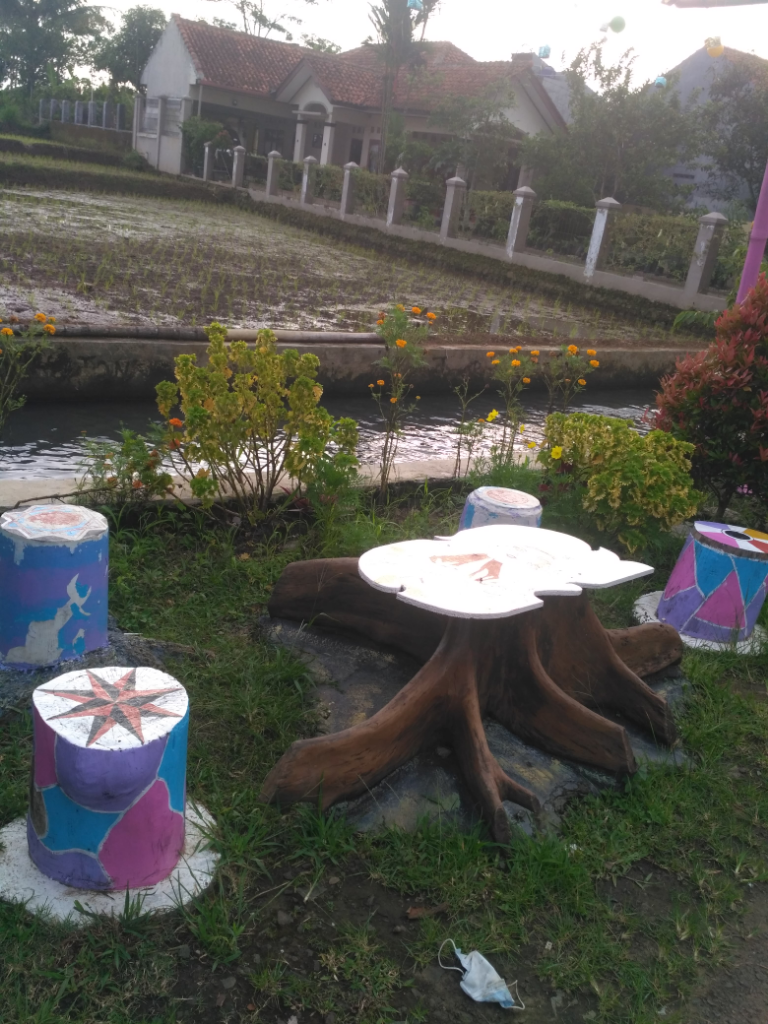 Cireong Park & Jembatan Pelangi Warnasigra, Murah Meriah Aman Travelling Terdekat!