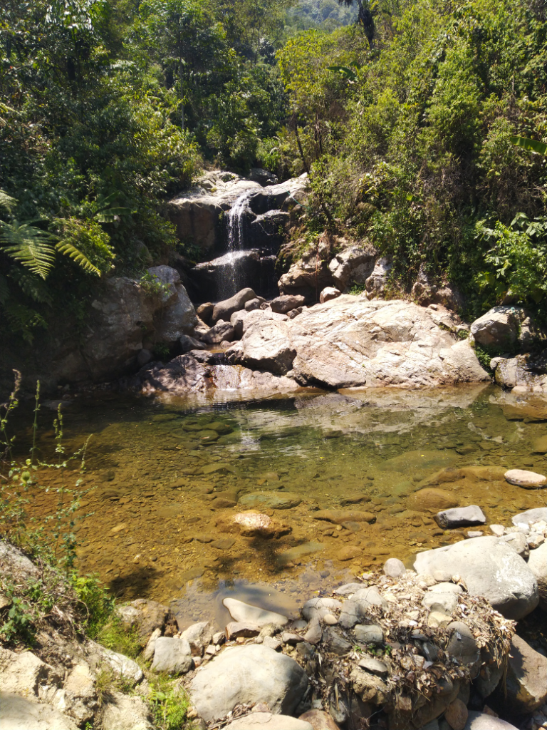 Curug Hordeng! Curug tersembunyi dengan kolam 2 tingkat di Bogor 