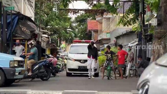 Ambulans RS Ummi Tiba ke Rumah Rizieq, Laskar FPI Larang Wartawan Mendekat