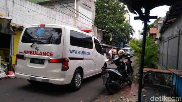 Ambulans RS Ummi Tiba ke Rumah Rizieq, Laskar FPI Larang Wartawan Mendekat