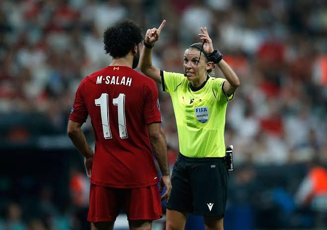 Wamboo | Stephanie Frappart Akan Menjadi Wasit Wanita Pertama Liga Champions Eropa
