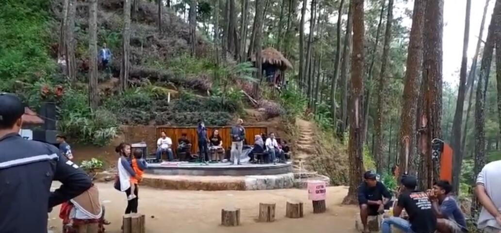 Yuk Mengintip Camping Ground Igir Lempuyang, Yang Mempunyai Pemandangan 360 Drajat.