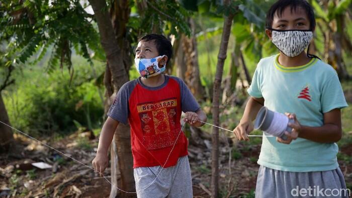 Jokowi Soroti Banyak Anak Pakai Masker Kegedean, Minta Ada Masker Khusus