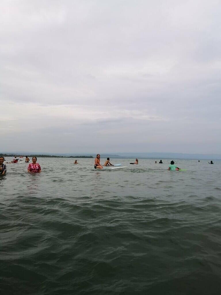 Asyiknya Liburan Dan Bermain Ombak Di Pantai B.Karas Cijulang