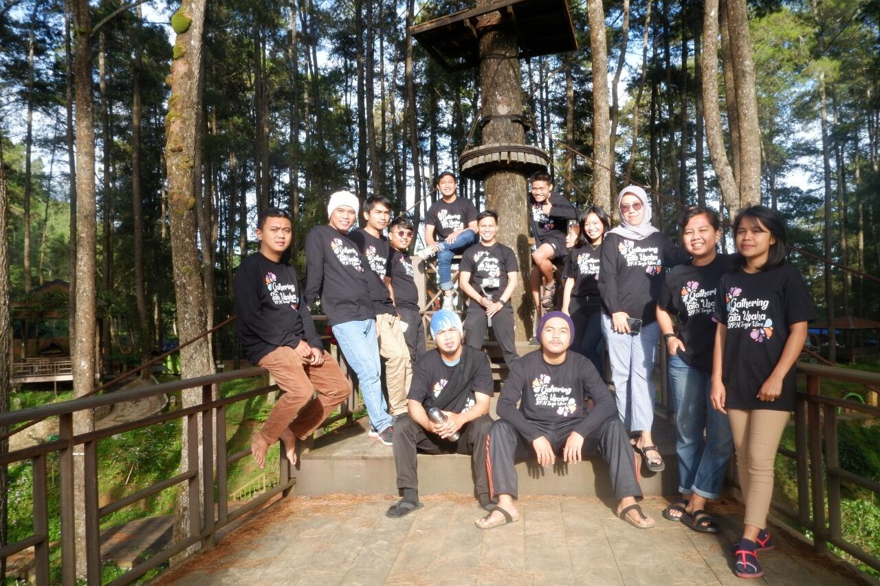 Menikmati Keindahan Pango - Pango Bersama Rekan Kerja