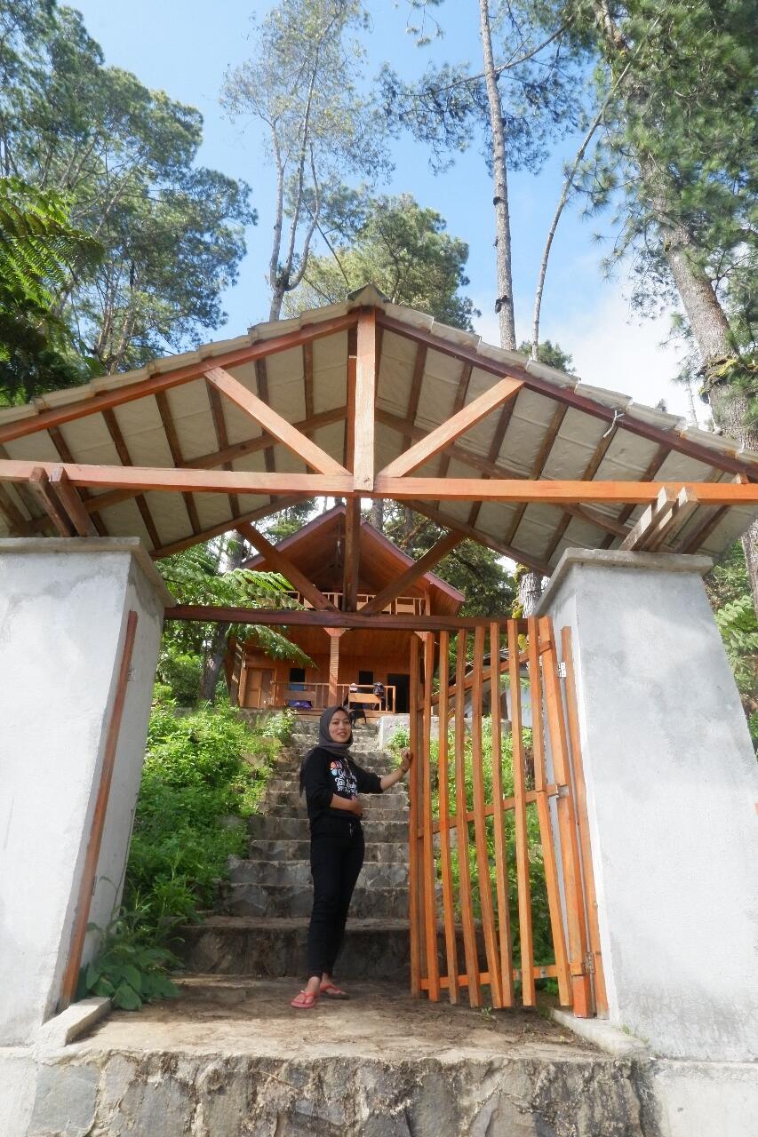 Menikmati Keindahan Pango - Pango Bersama Rekan Kerja