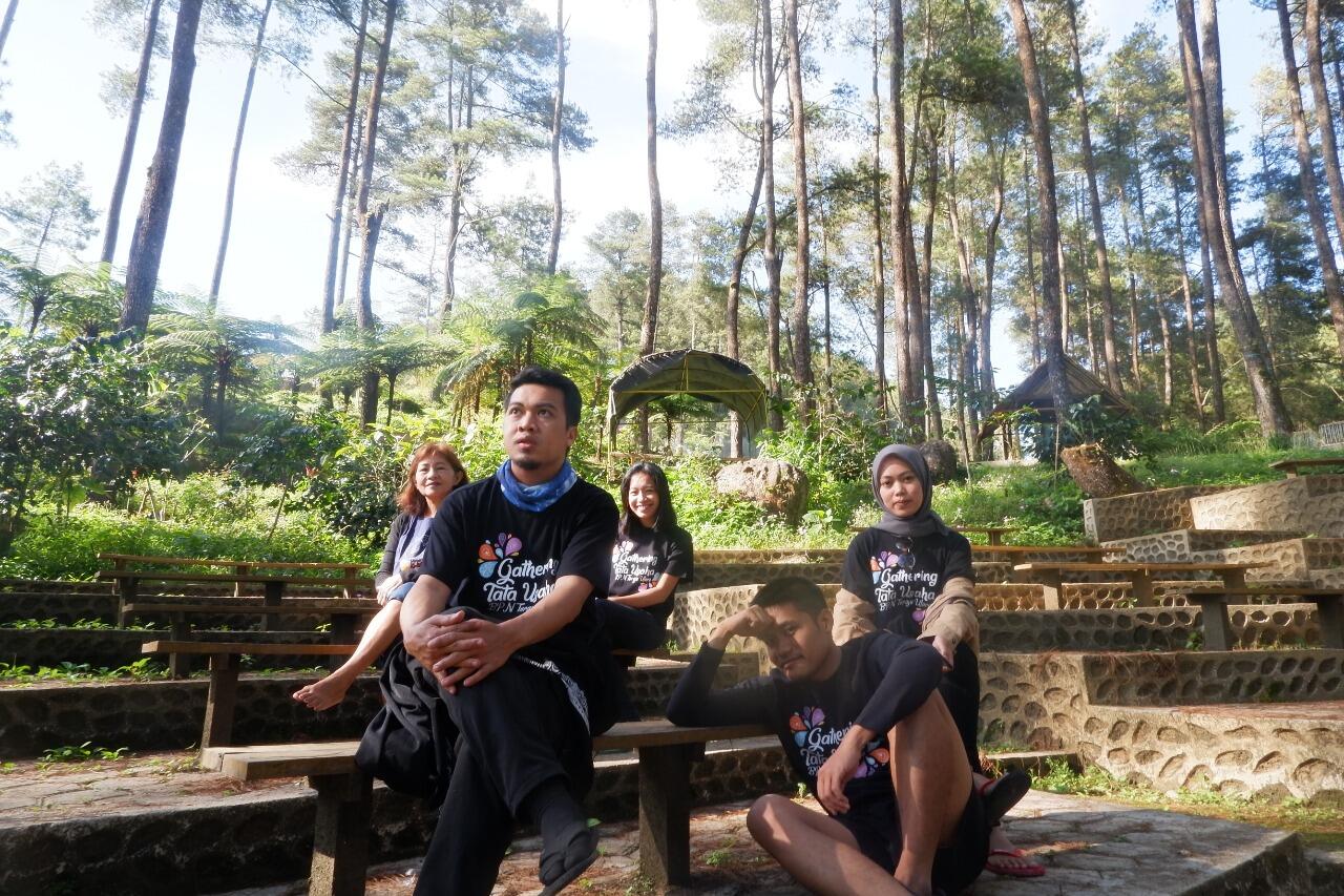 Menikmati Keindahan Pango - Pango Bersama Rekan Kerja