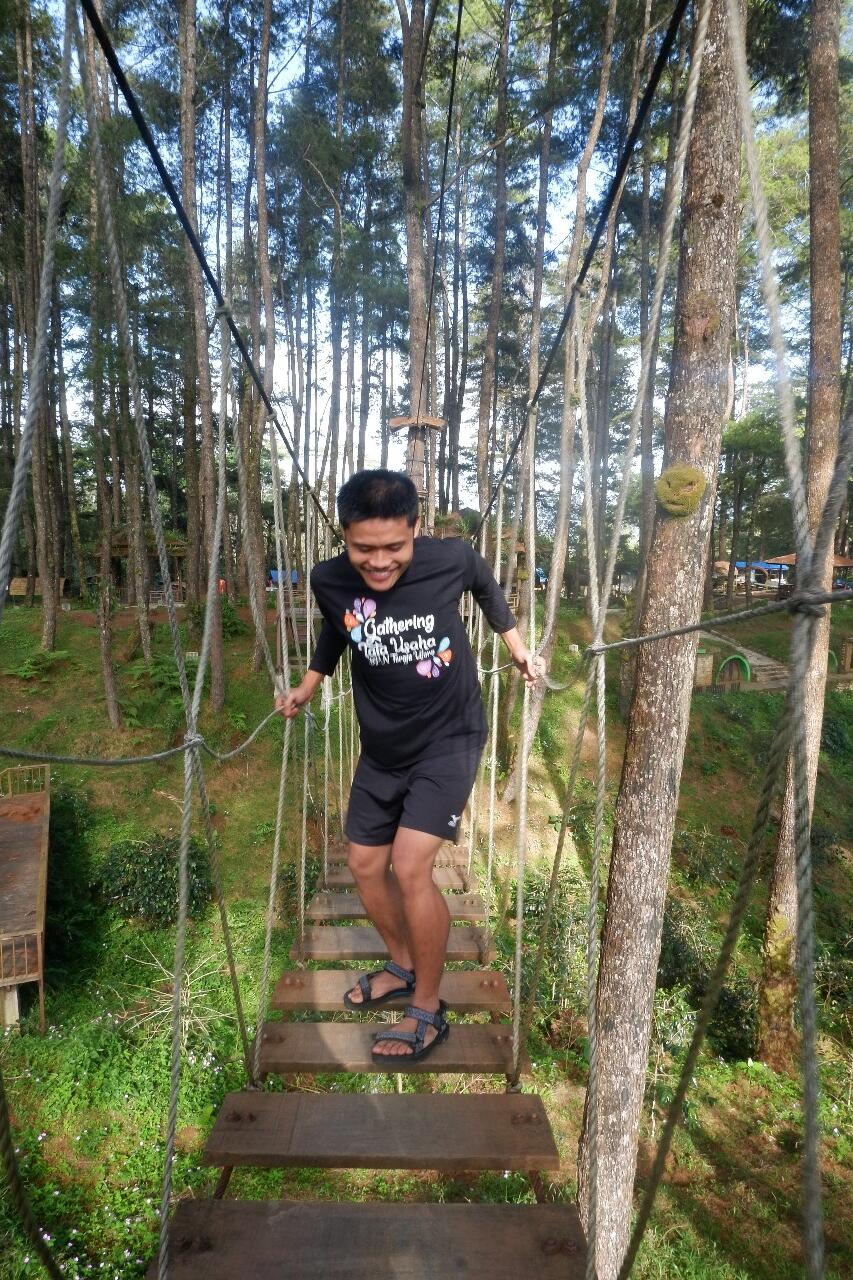 Menikmati Keindahan Pango - Pango Bersama Rekan Kerja