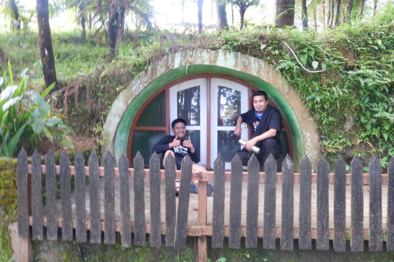 Menikmati Keindahan Pango - Pango Bersama Rekan Kerja