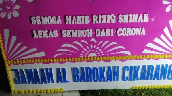 Karangan Bunga 'Lekas Sembuh Habib Rizieq' Berdatangan di Kompleks Mutiara Sentul