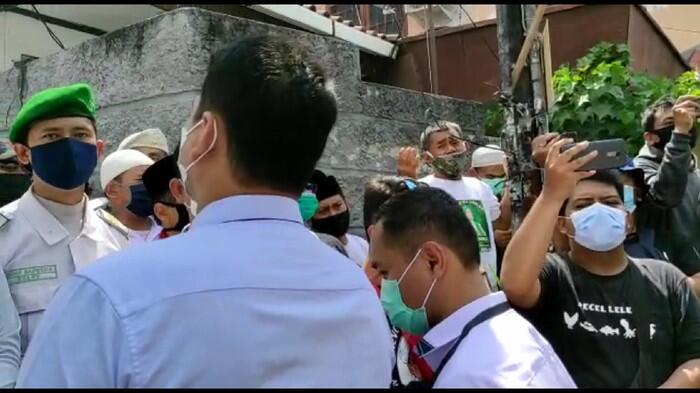 Laskar FPI Minta Polisi Pergi, Akses Jalan Petamburan III Diblokade