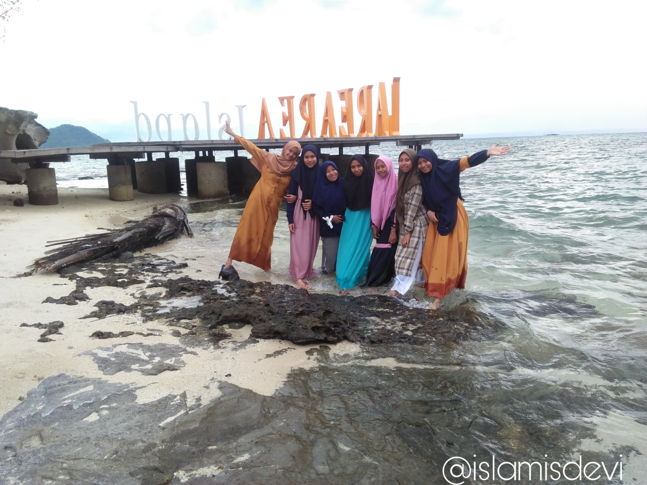 Asyiknya Menikmati Pesona Bahari Di Pulau Larea-rea!