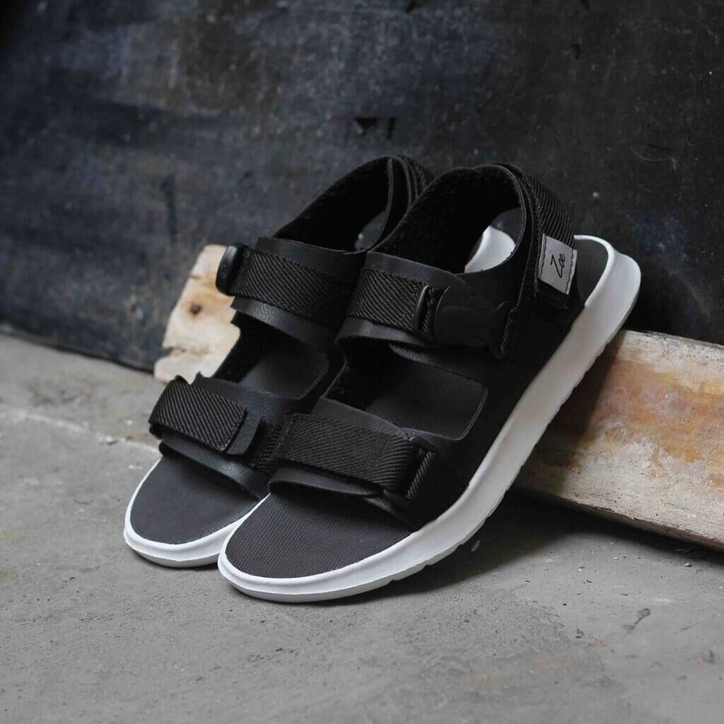 Sepatu Sandal Merk Lokal, Semuanya Kece Badai!