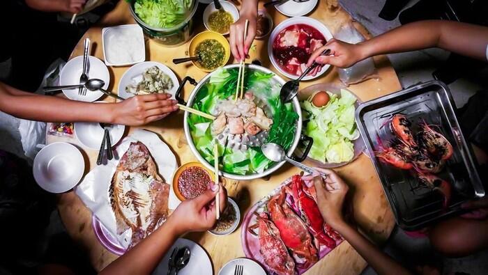 Lagi-lagi Sekeluarga Kena COVID-19 Setelah Makan Malam Bersama