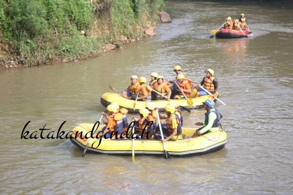 &#91;COC Travellers&#93; Berwisata dengan Menjajal Arung Jeram Sungai Cisadane - Bogor