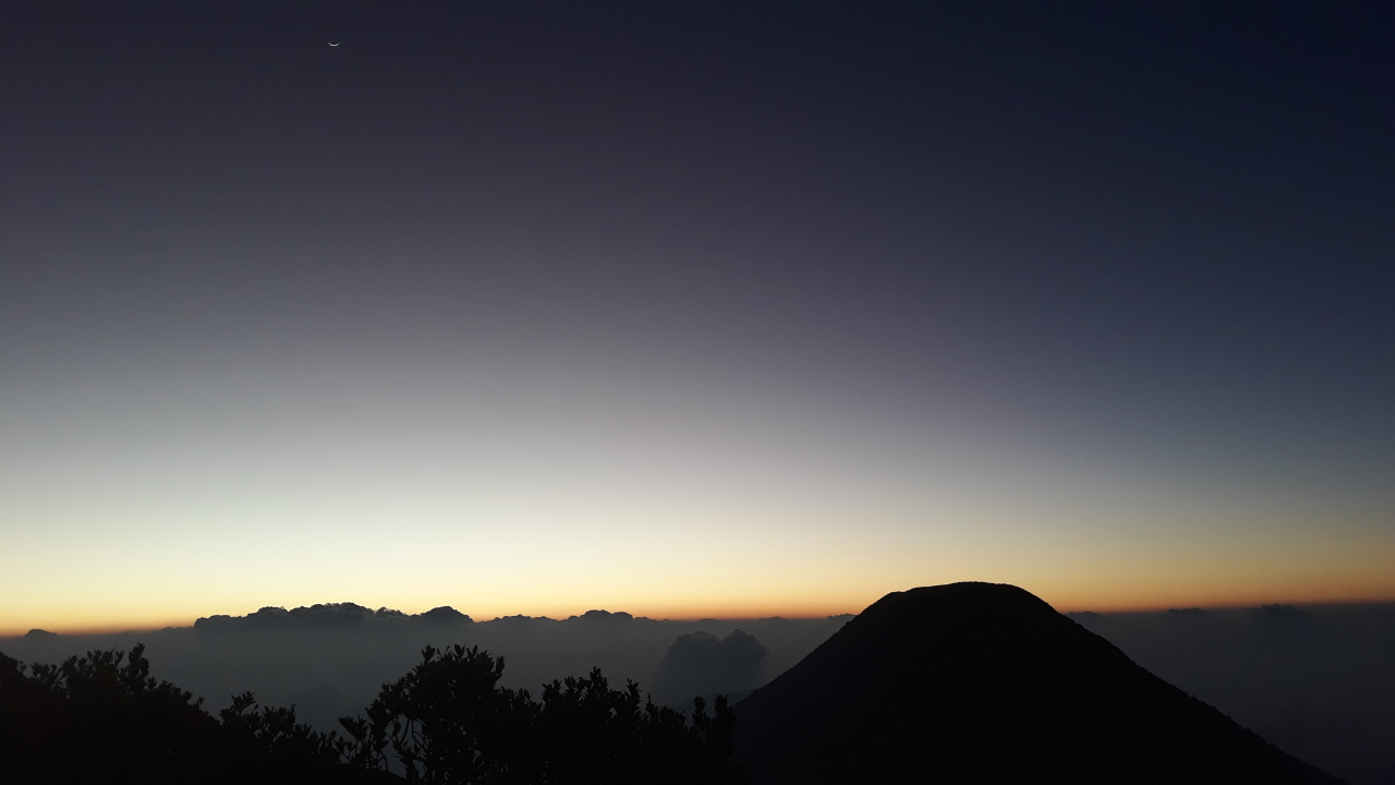 Gunung Sepikul Sejuk Tenang Yang Belum Terjamah Manusia
