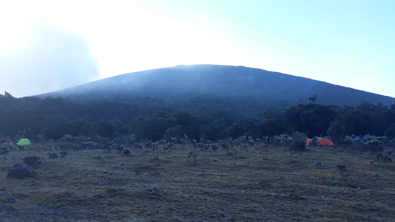 Gunung Sepikul Sejuk Tenang Yang Belum Terjamah Manusia