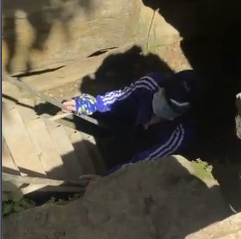 Jalan jalan Santai Dipandu Anak Kecil Penduduk Sekitar Curug Leuwi Asih, Sentul.