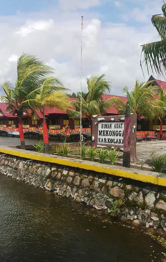 Destinasi Wisata Seru Seputaran Rumah Adat Mekongga dan Pantai Mandra