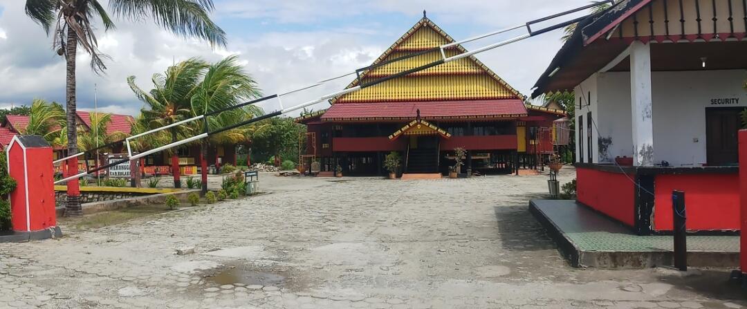 Destinasi Wisata Seru Seputaran Rumah Adat Mekongga dan Pantai Mandra