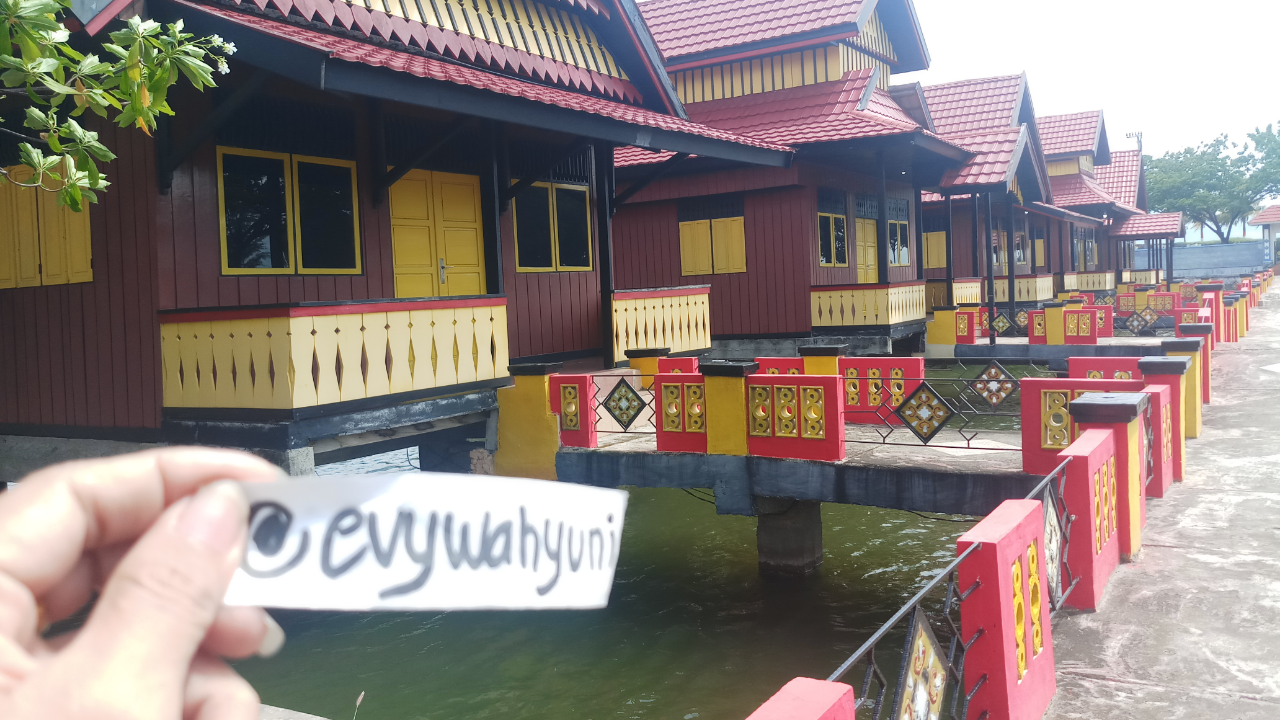 Destinasi Wisata Seru Seputaran Rumah Adat Mekongga dan Pantai Mandra