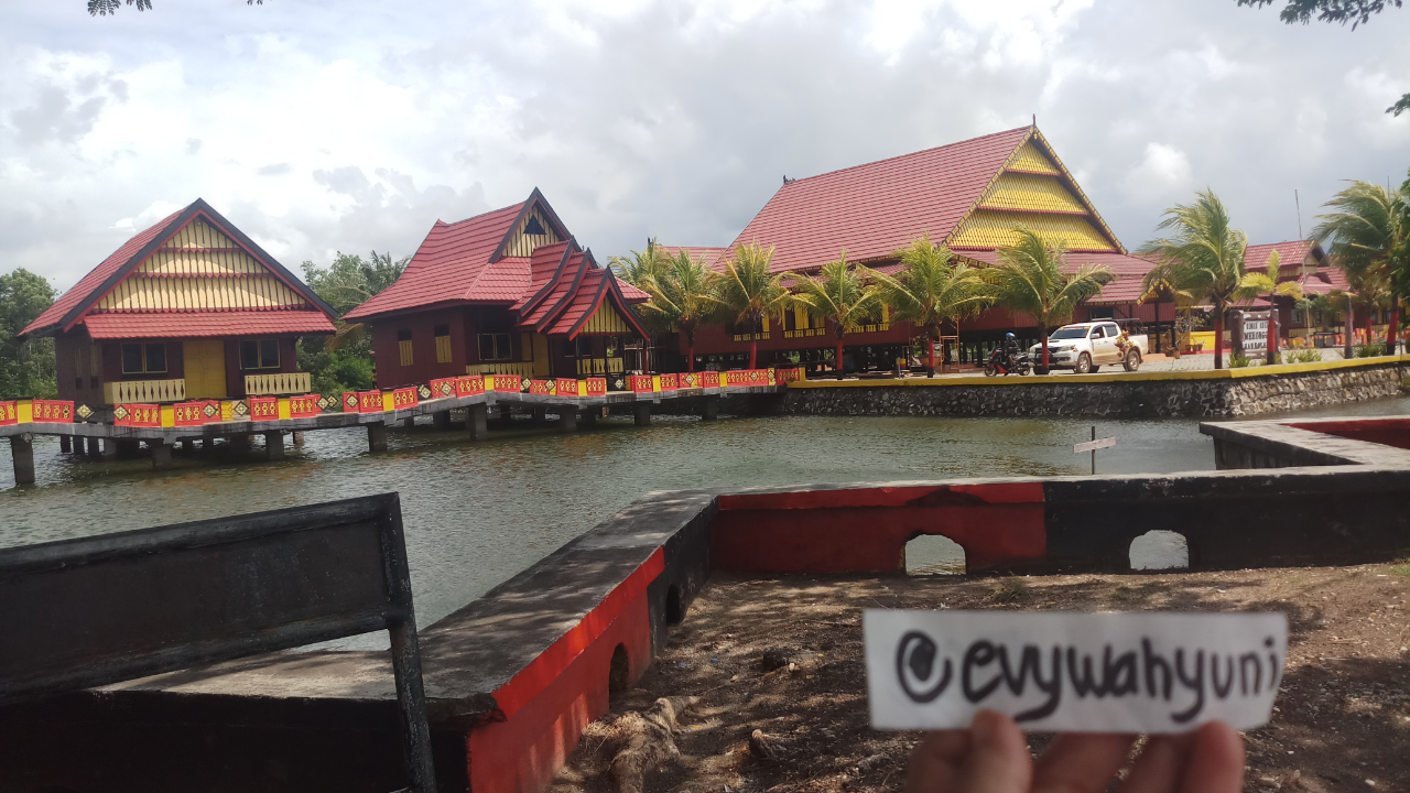 Destinasi Wisata Seru Seputaran Rumah Adat Mekongga dan Pantai Mandra