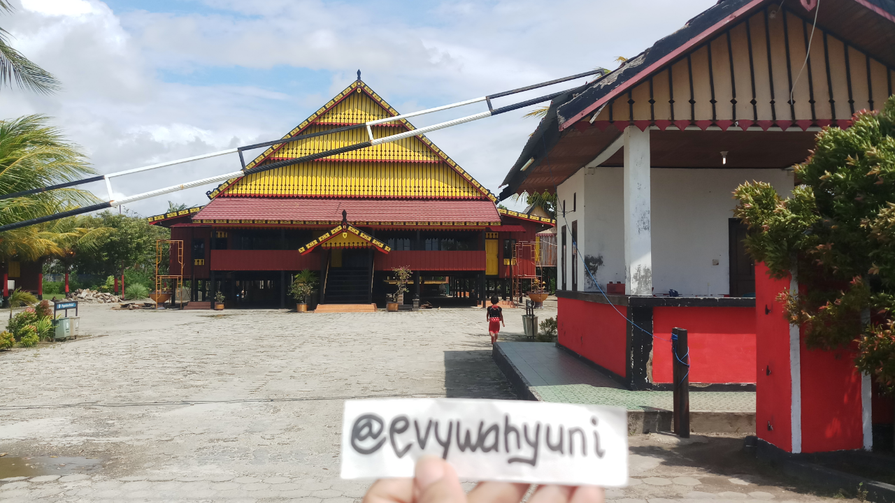 Destinasi Wisata Seru Seputaran Rumah Adat Mekongga dan Pantai Mandra