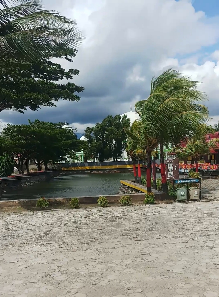 Destinasi Wisata Seru Seputaran Rumah Adat Mekongga dan Pantai Mandra