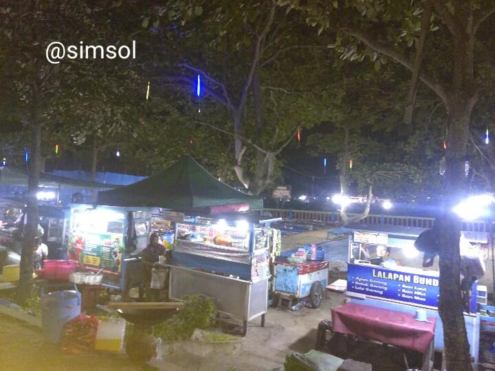 Menikmati Matahari Tenggelam Nan Indah Di Kawasan Pantai Melawai Balikpapan.