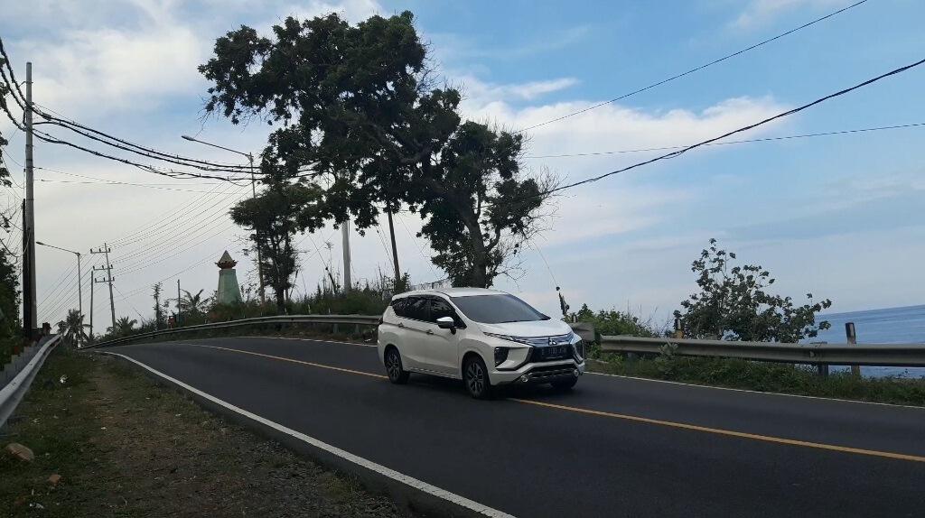 Kalo Capek Berkendara, Ngaso di Pantai Watu Dodol Aja Gans!