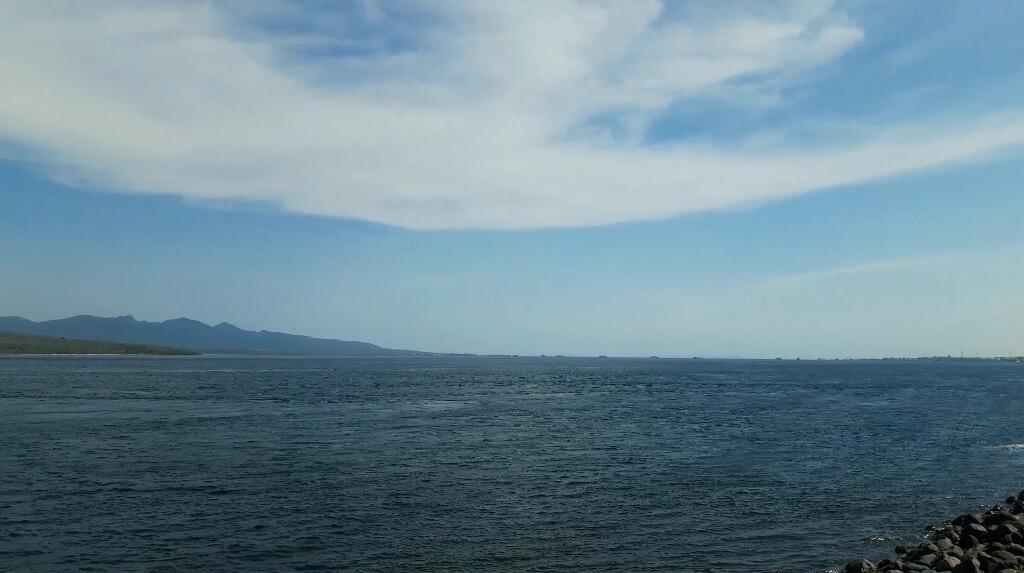Kalo Capek Berkendara, Ngaso di Pantai Watu Dodol Aja Gans!