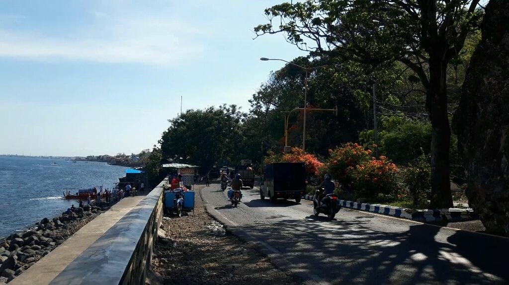 Kalo Capek Berkendara, Ngaso di Pantai Watu Dodol Aja Gans!