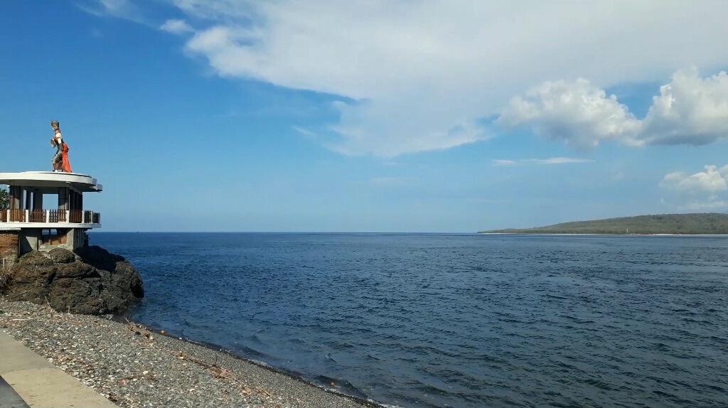 Kalo Capek Berkendara, Ngaso di Pantai Watu Dodol Aja Gans!