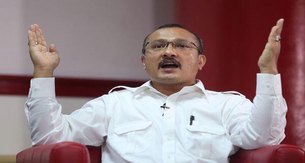 Ferdinand: Pak Jokowi Jangan Dibiarkan Sendirian, Lawannya Banyak