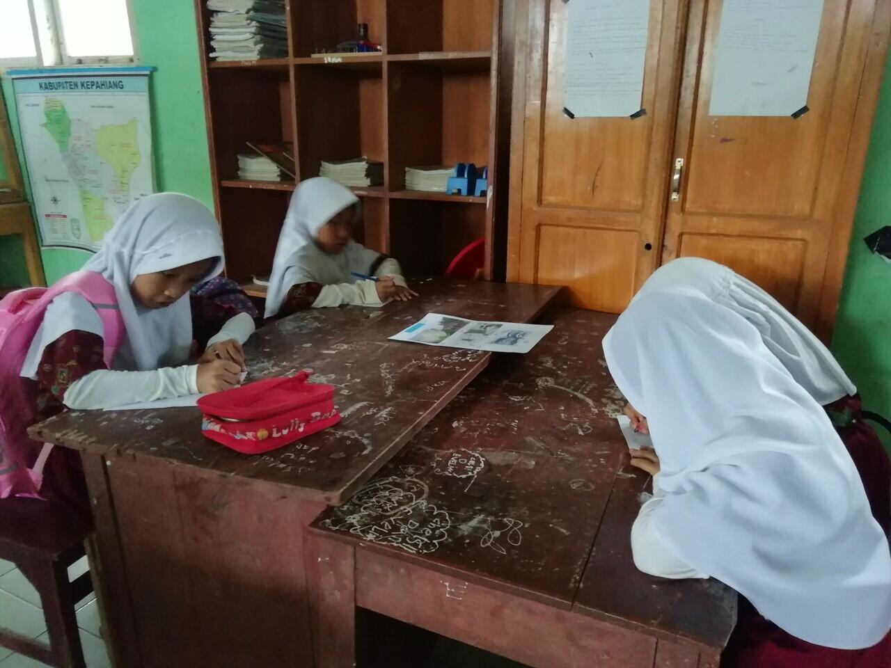 Guru SD, Periang Maupun Garang Tetaplah Disayang Siswa