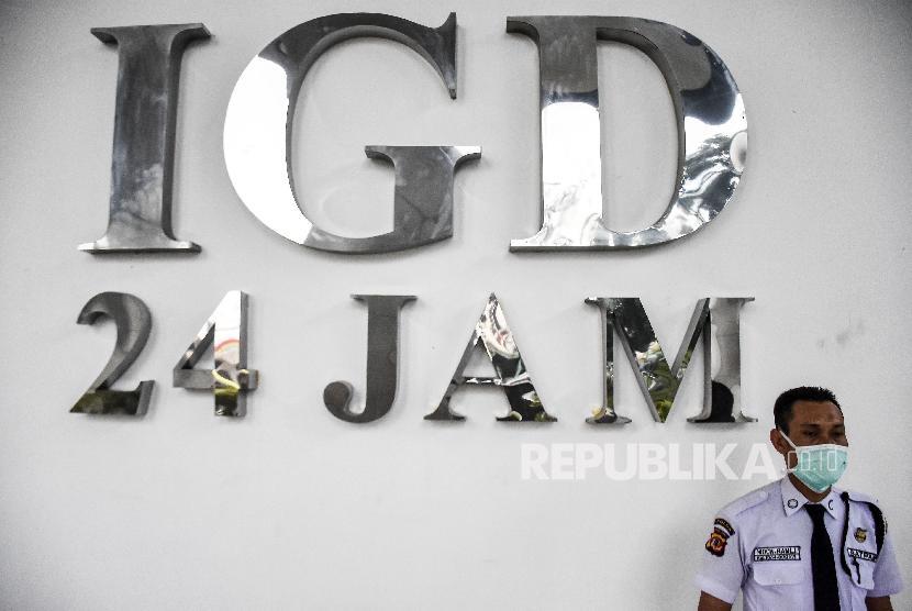 Pasien IGD di Tasikmalaya Mengantre Masuk Ruang Isolasi