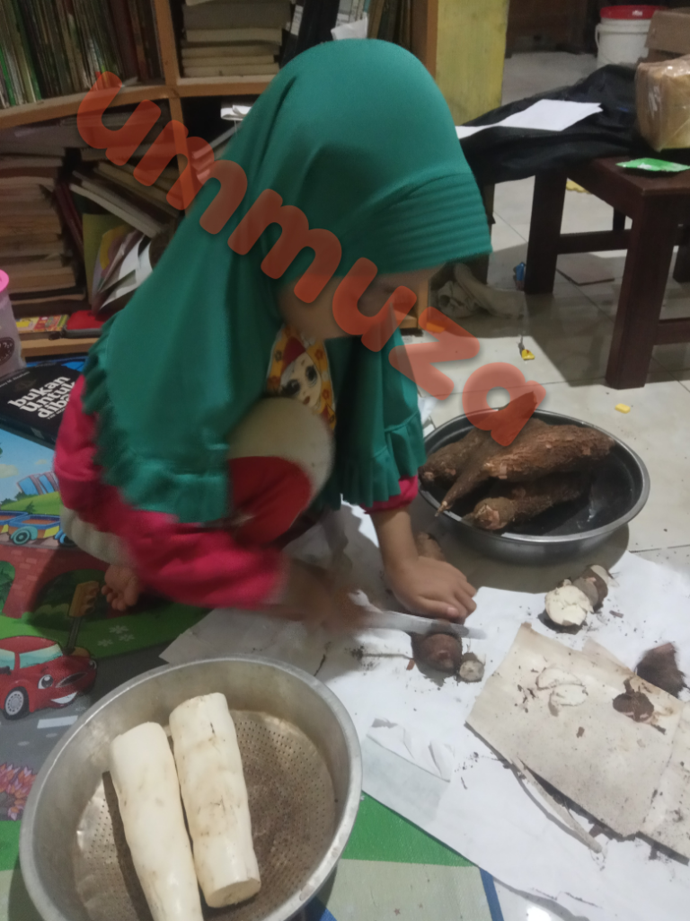 Gadis Kecil Masak 🤔 Kreasi Singkong