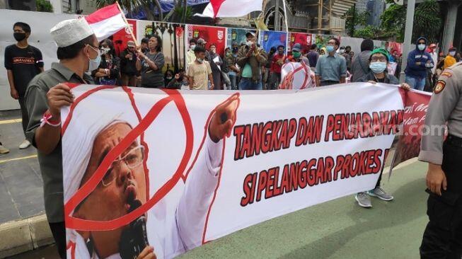 Demo di Polda Metro Jaya, Massa Sebut Habib Rizieq TERORIS