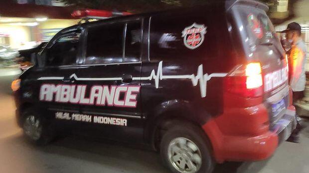 Sudah 4 Ambulans FPI Jemput Jenazah Pengikut HRS di RS Polri ke Petamburan