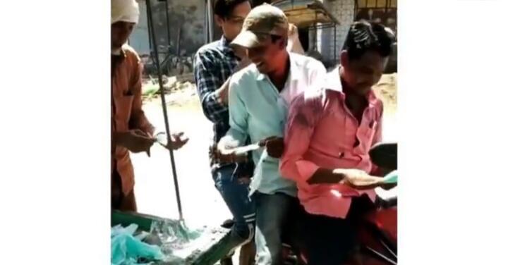 Berbagi Virus, Obral Jual Beli Masker Bekas Masyarakat India Ini Bikin Netizen Heran!