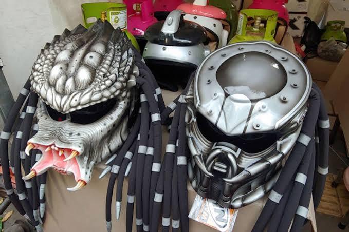 Bikin Merinding!!! Desain Helm Pengendara Ini Malah Nyeremin