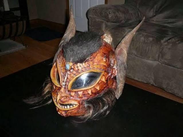 Bikin Merinding!!! Desain Helm Pengendara Ini Malah Nyeremin