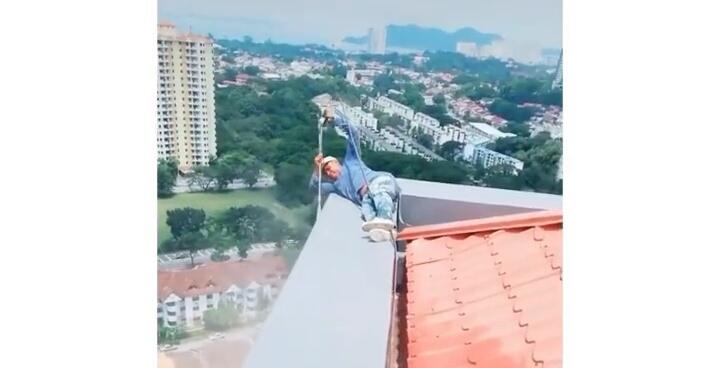 Tukang Cat Menantang Maut, Mengecat Atap Gedung Tinggi Tanpa Pengaman! Netizen Ngeri