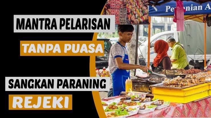 Ritual Penglaris Di Dunia Nyata Memang Ada, Ini Buktinya Dagangan Pisang Disembur Air