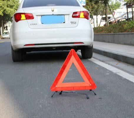 Kecelakaan Motor Tabrak Mobil Di Jalan, Eh Malah Kabur!!! Tebak Yang Salah Siapa?