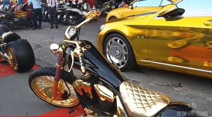 Gila, Viral Pria Vietnam Pamerkan 2Motor Harley Davidson Berlapis Emas! Siapakah Dia?