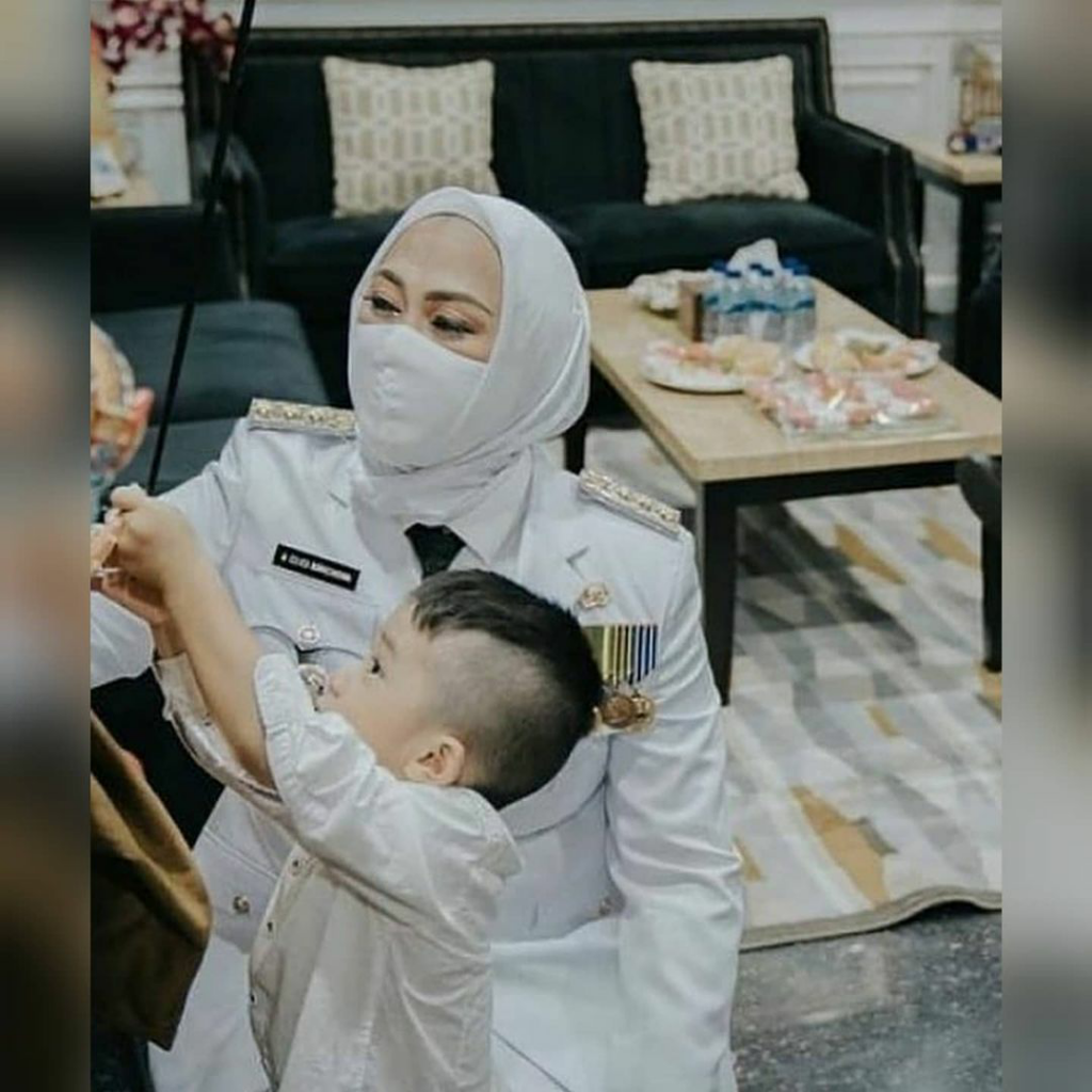 3 Tahun Lalu Dibuang di Bawah Jembatan, Kini Bayi itu Dalam Dekapan Wanita Hebat