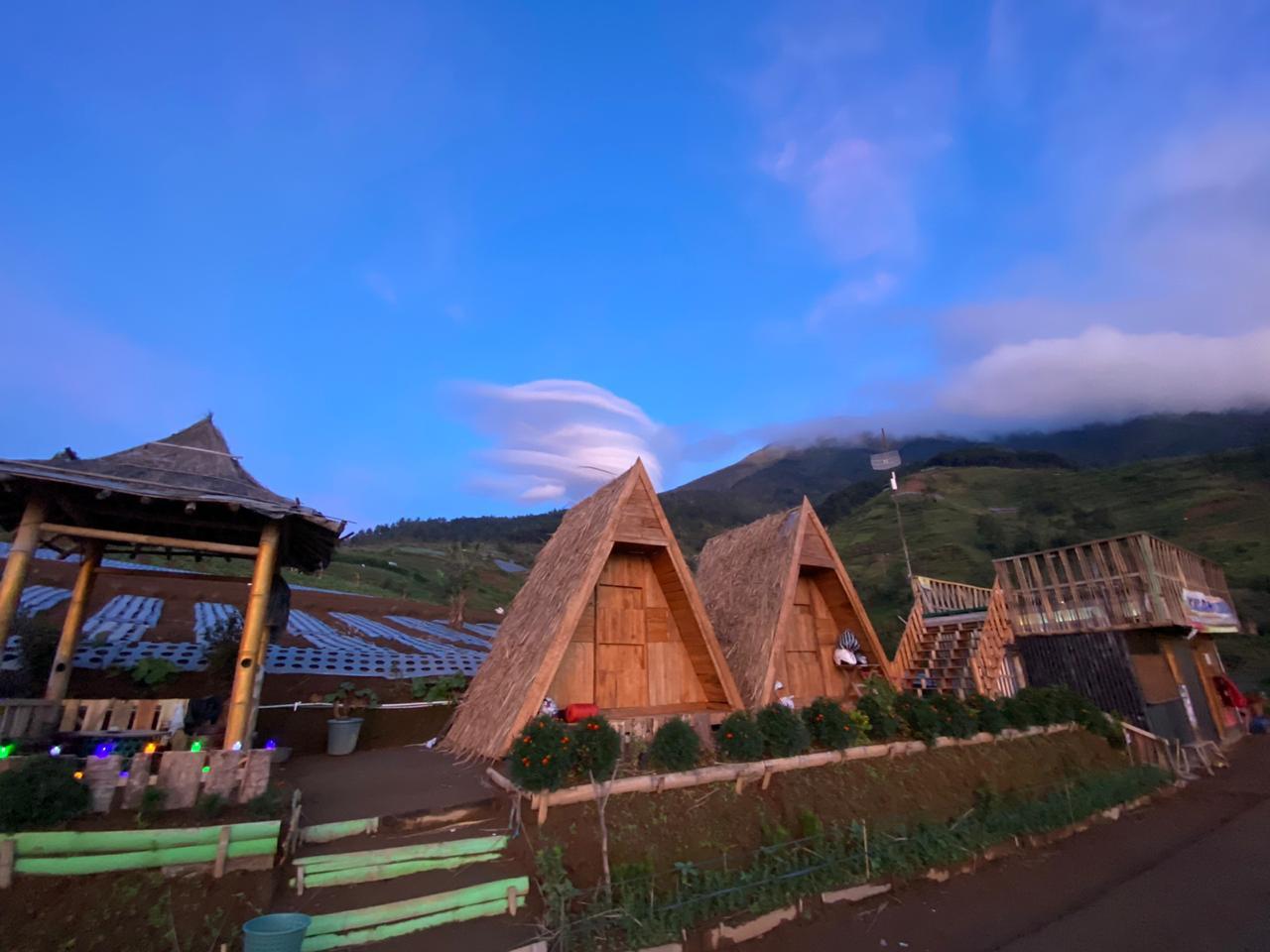 Mangli Sky View, Indahnya langit di Kaki Gunung Sumbing